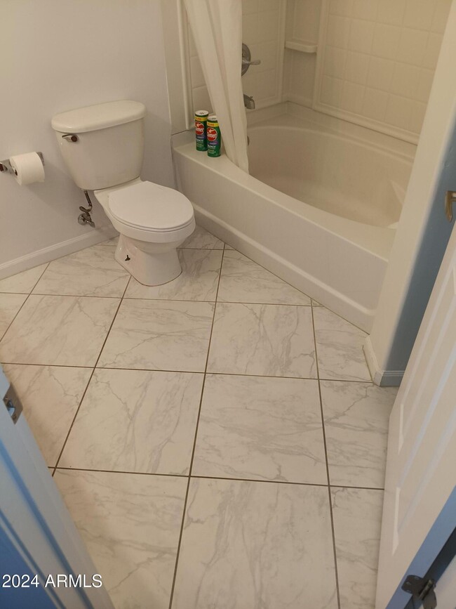 Building Photo - 1920 E Bell Rd