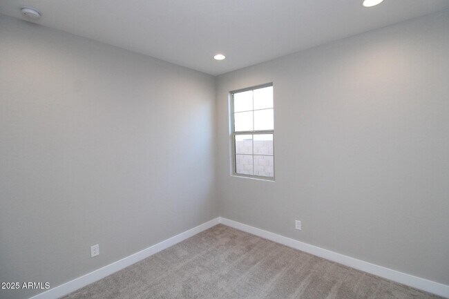 Building Photo - 5716 S Romano