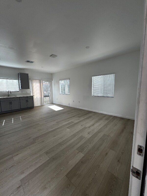 Building Photo - 987 Tepee Ln