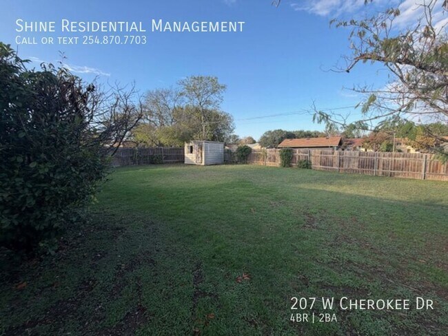 Building Photo - 207 W Cherokee Dr