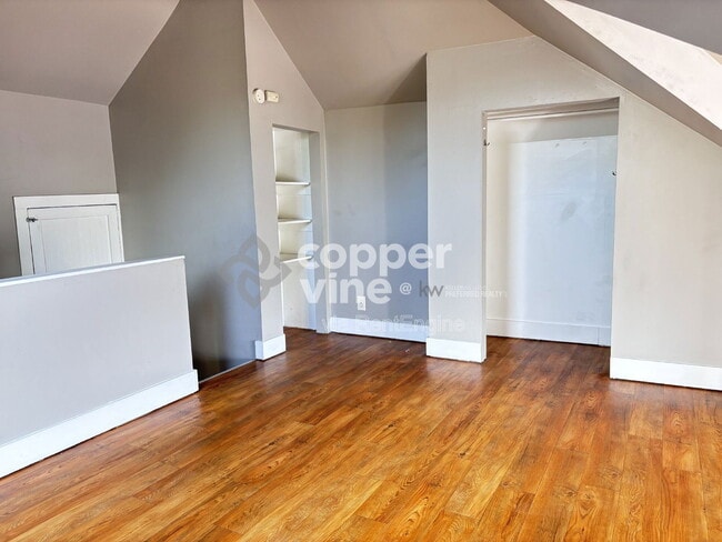 Building Photo - 146 Logan St