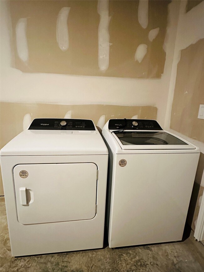 Building Photo - 309 Maple Bark Trl