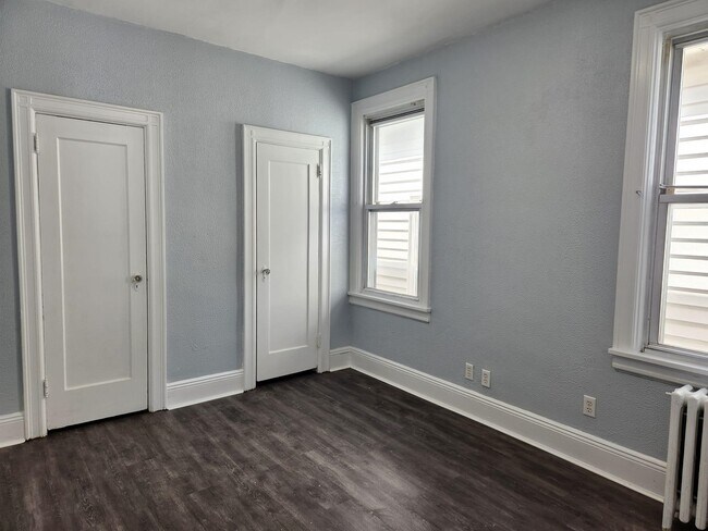 Building Photo - 143 W 33rd St