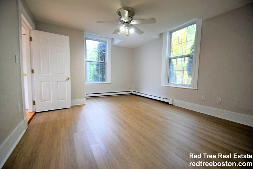 Building Photo - 24 St James St