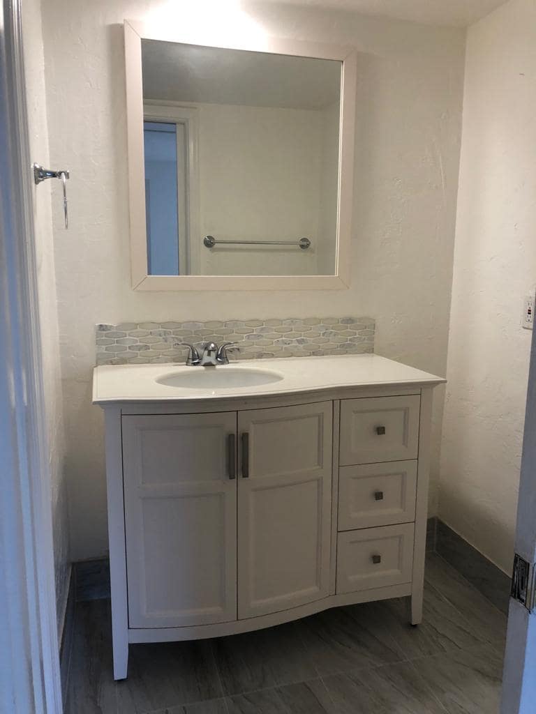 Building Photo - 6884 N Kendall Dr