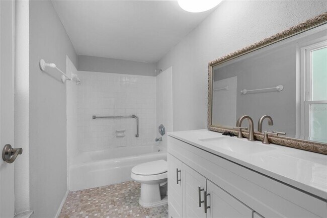 Building Photo - 464 N Paula Dr