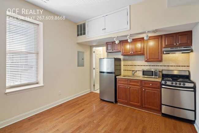 Building Photo - Studio Apartment in South Philadelphia