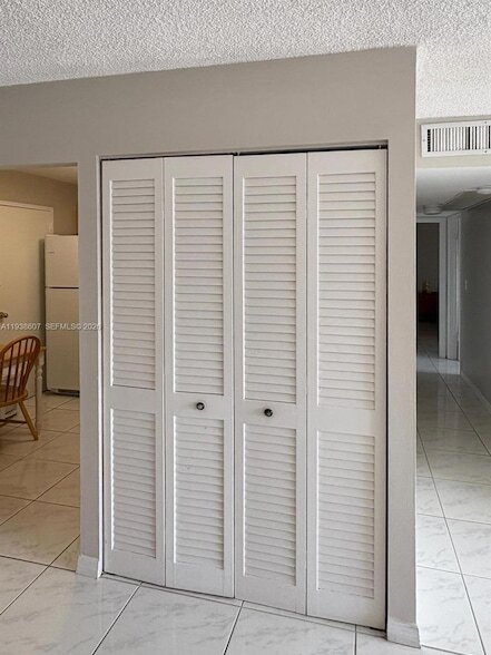 Building Photo - 401 Golden Isles Dr