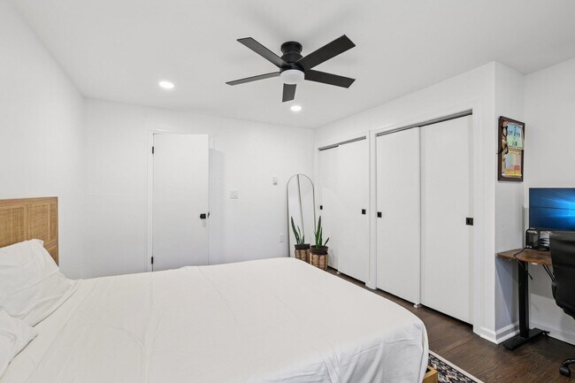 Building Photo - 14 A Lakeside Dr