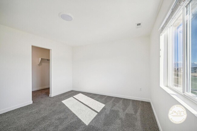 Building Photo - Dublin Farms Townhomes