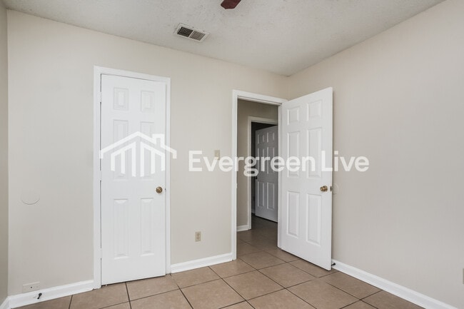 Building Photo - 5841 Hickory Cmns