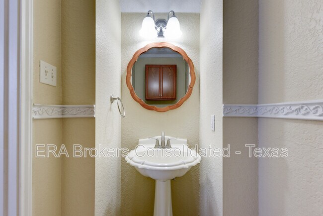 Building Photo - 16734 Basin Oak