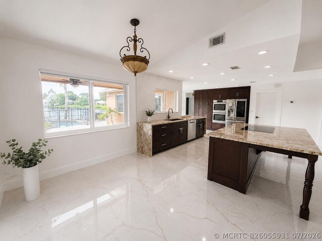 Building Photo - 5040 SW 117th Way