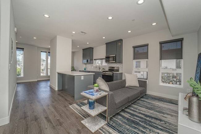 Building Photo - 4532 St Charles Pl