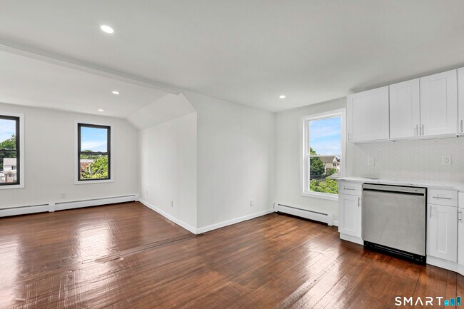 Building Photo - 54 Overlook Ave