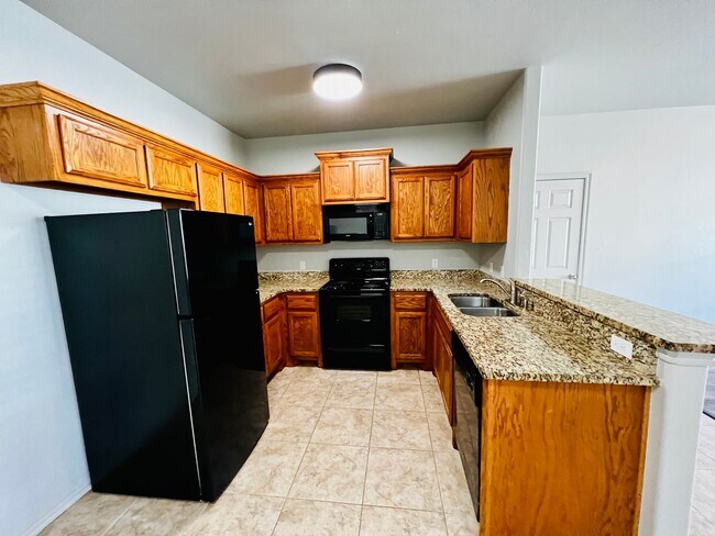 Building Photo - Charming 3BD 2BA Duplex in Yukon, The Gardens @ Chisholm Creek!!