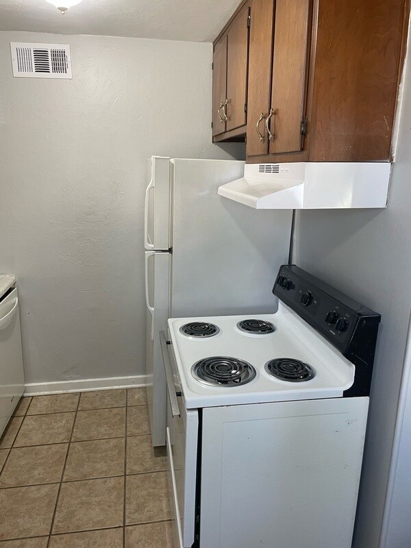 Building Photo - 215 Lovelace Dr