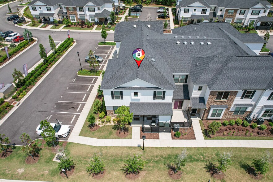Building Photo - 606 Kathy Ann Way W