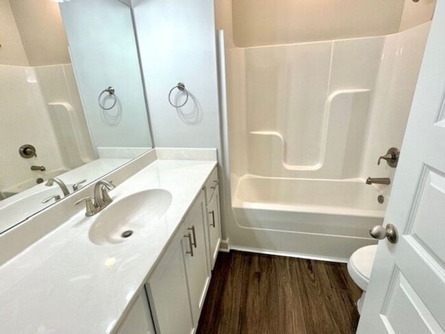 Building Photo - Move In Special! Now Leasing a 4-bedroom 3 bath home in Somerville.