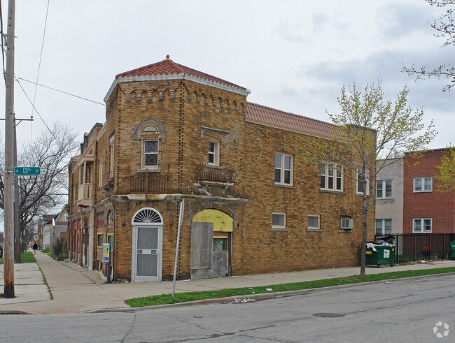 Building Photo - 1306-1318 W Atkinson Ave