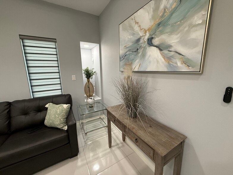 Building Photo - 2417 Indian Creek Ave