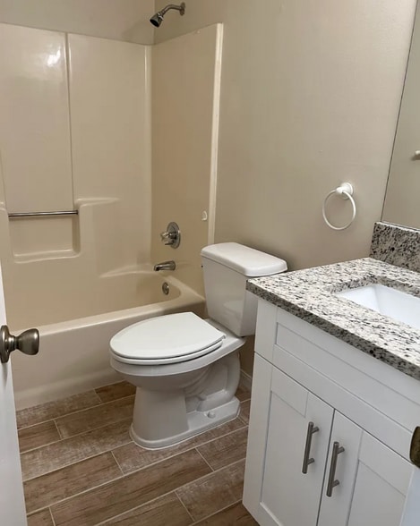 Building Photo - 500 37th Ave