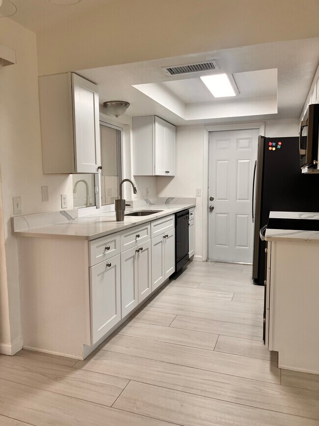 Building Photo - 2420 Briar Oak Cir