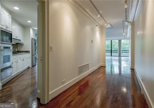 Building Photo - 2660 Peachtree Rd NW