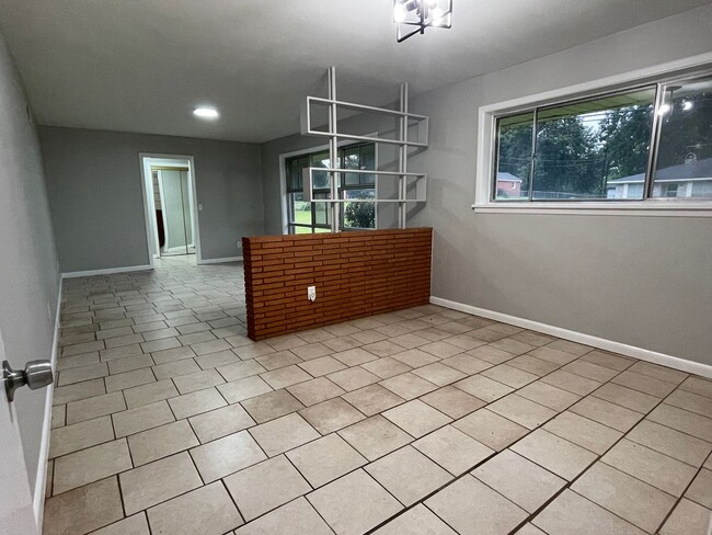 Building Photo - NICE HOME IN NORTH HIGHLANDS SUBDIVISION