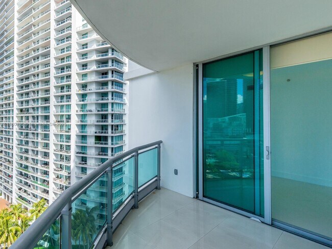 Building Photo - 350 S Miami Ave