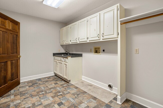 Building Photo - 274 Elkins Rd