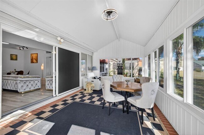 Building Photo - 411 Del Mar Dr