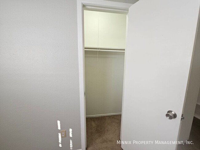 Building Photo - Plainview Apartments 2 Bedroom 1 Bath - Ca...