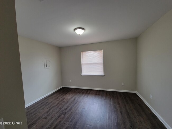 Building Photo - 5820 Hickory St