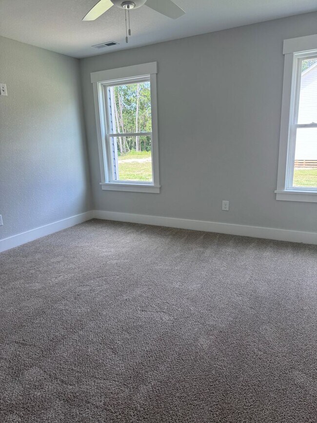 Building Photo - 997 Burnside Rd