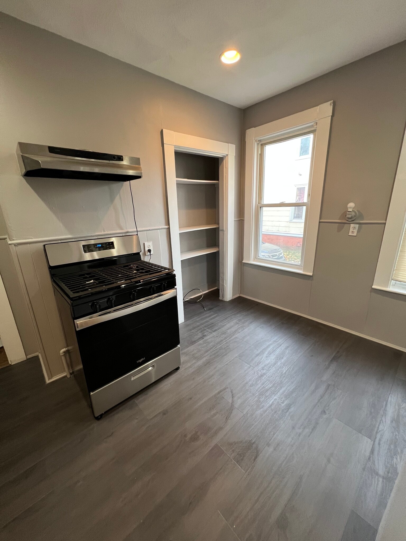 Stove + Pantry - 24 Archer St
