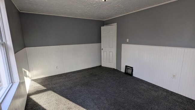 Building Photo - Charming 3-bedroom, 1-bathroom home located in the heart of Akron