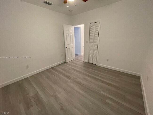 Building Photo - 3 br, 1 bath House - 351 NE 77th St