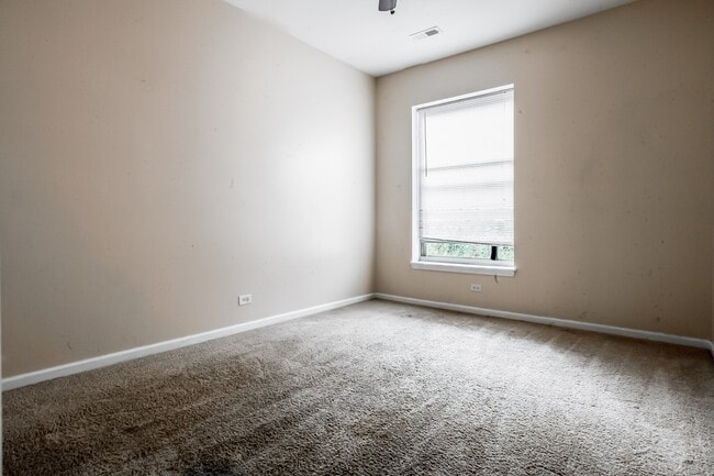 Building Photo - Spacious 4 Bedroom for Rent!
