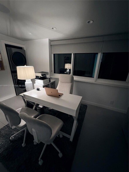 Building Photo - 1205 NE 17th Terrace