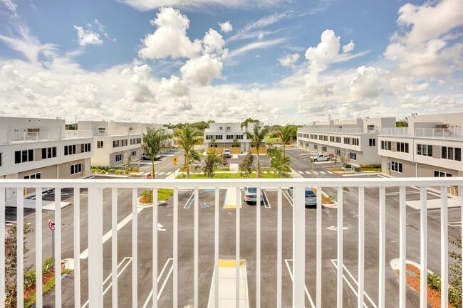 Building Photo - 26221 SW 138th Ct