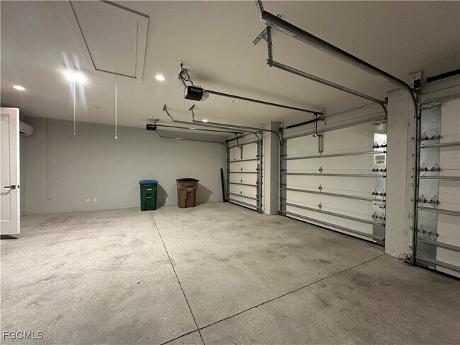 Building Photo - 4402 Chiquita Blvd S