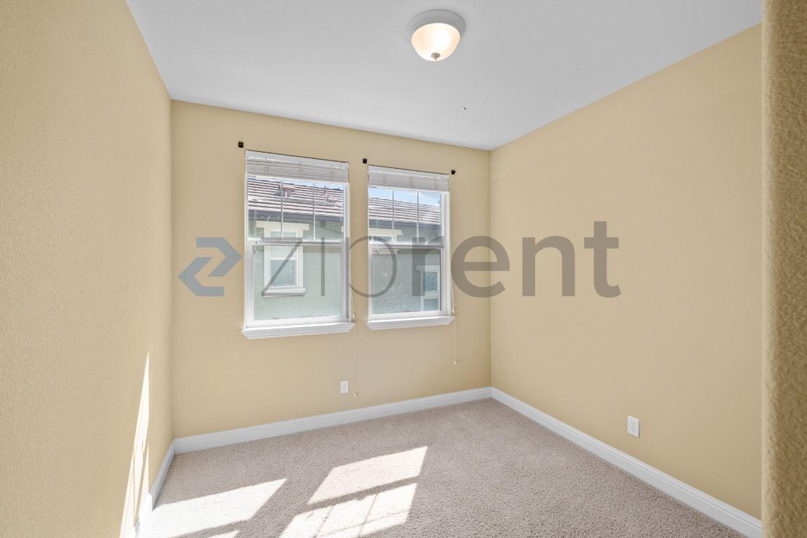Building Photo - Unit