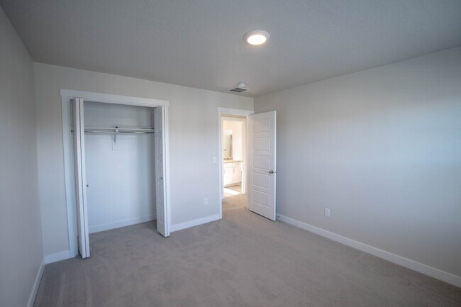Building Photo - 4172 E Tivon Ln