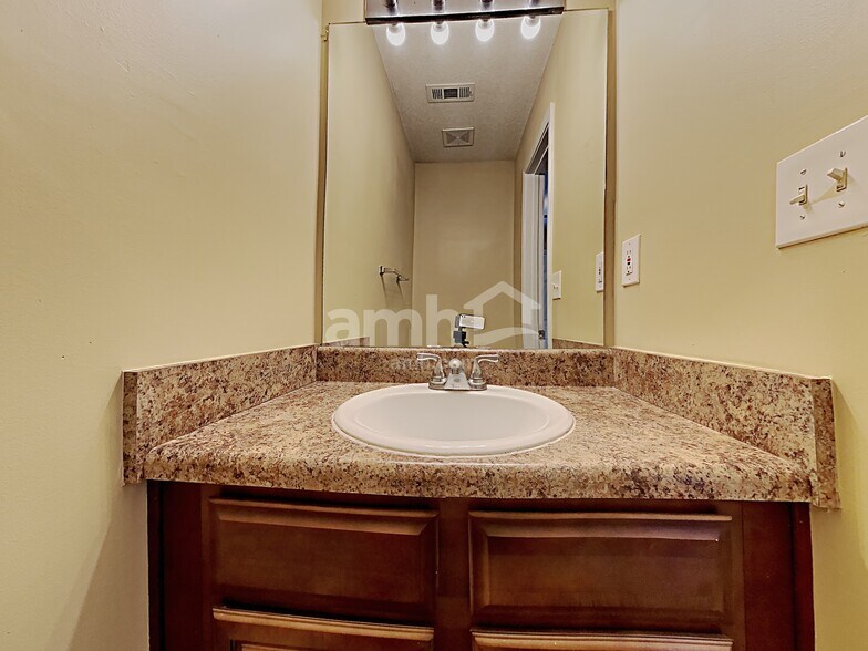 Building Photo - 3472 Chastain Glen Ln NE