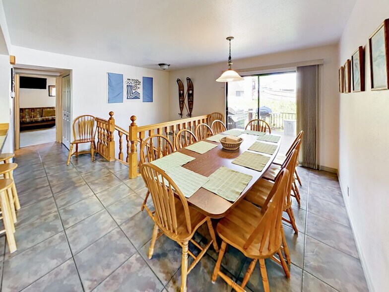 Building Photo - 8014 Sunnyoak Cir