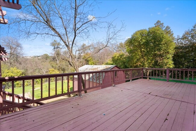 Building Photo - 2717 Knollwood Dr