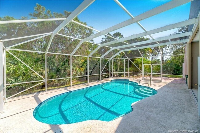 Building Photo - 376 NW Canna Way