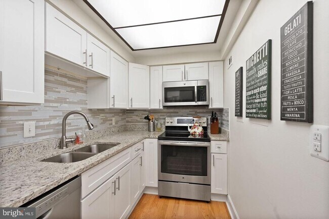 Building Photo - 7651 Tremayne Pl