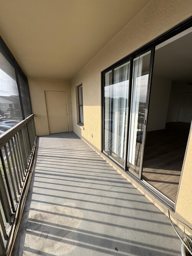 Building Photo - 5321 Summerlin Rd